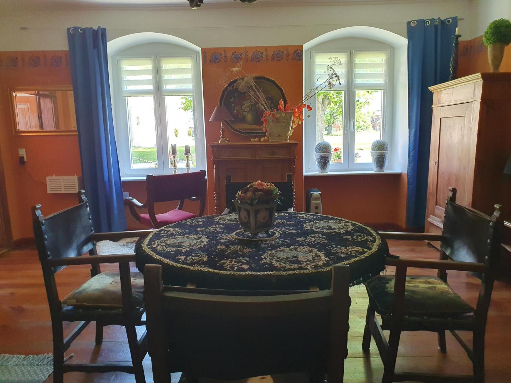 Gesindehaus Am Schloss Kummerower Apartment